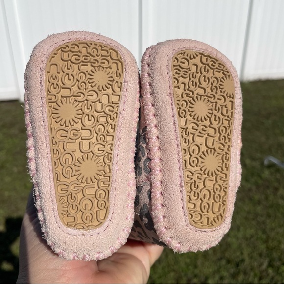 Ugg Cassie Leopard Infant Pink Cheetah Animal Print size 0/1 Pristine 0-6 months - Picture 2 of 9